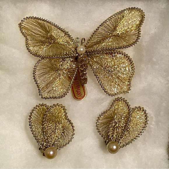 Vintage Handmade in Western Germany Gold Tone Butterfly Brooch Clip Earring Set - Picture 12 of 12